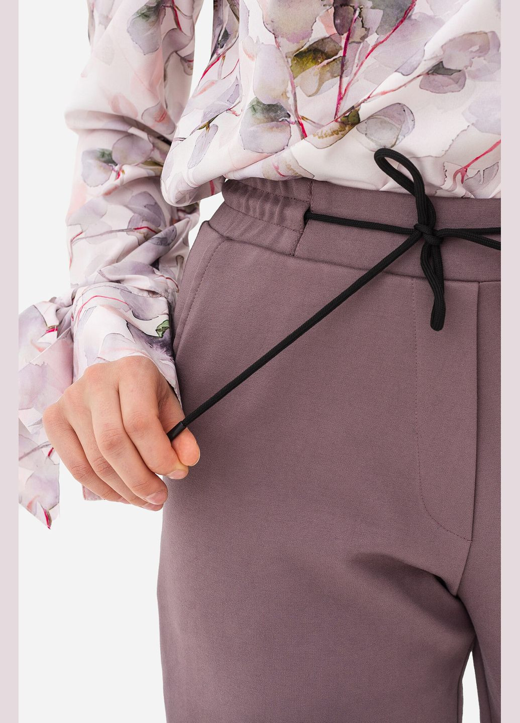 Фиолетовые кэжуал демисезонные укороченные брюки Garne