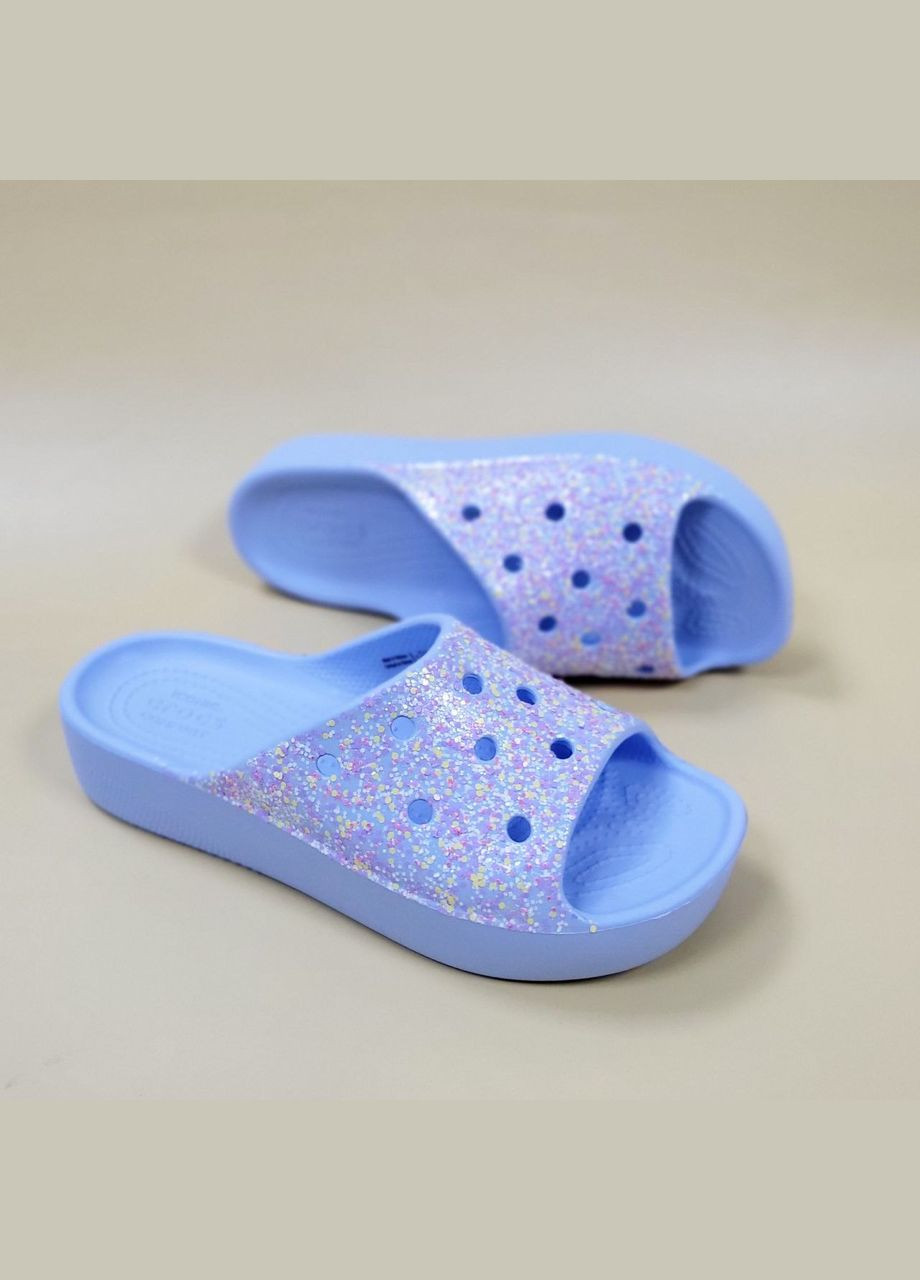 Голубые женские шлепанцы classic platform glitter slide original голубые с блеском Crocs