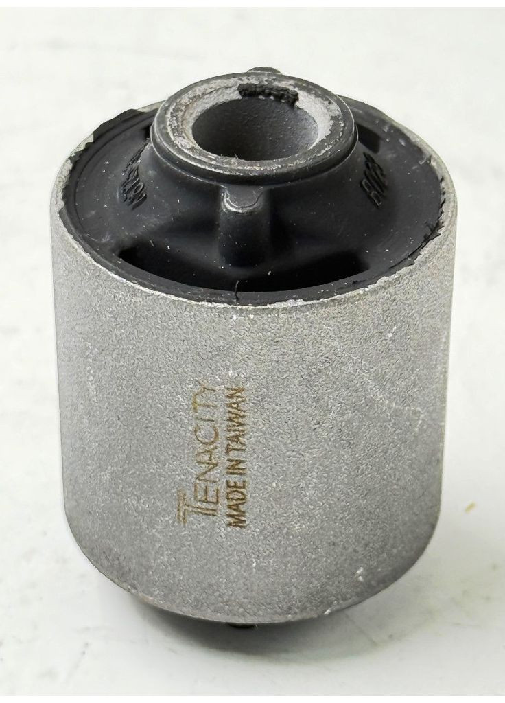 Сайлентблок рычага задний AAMT01096, OEM 4878048020AA Camry, Highlander, RX300, RX330 Tenacity (368564413)