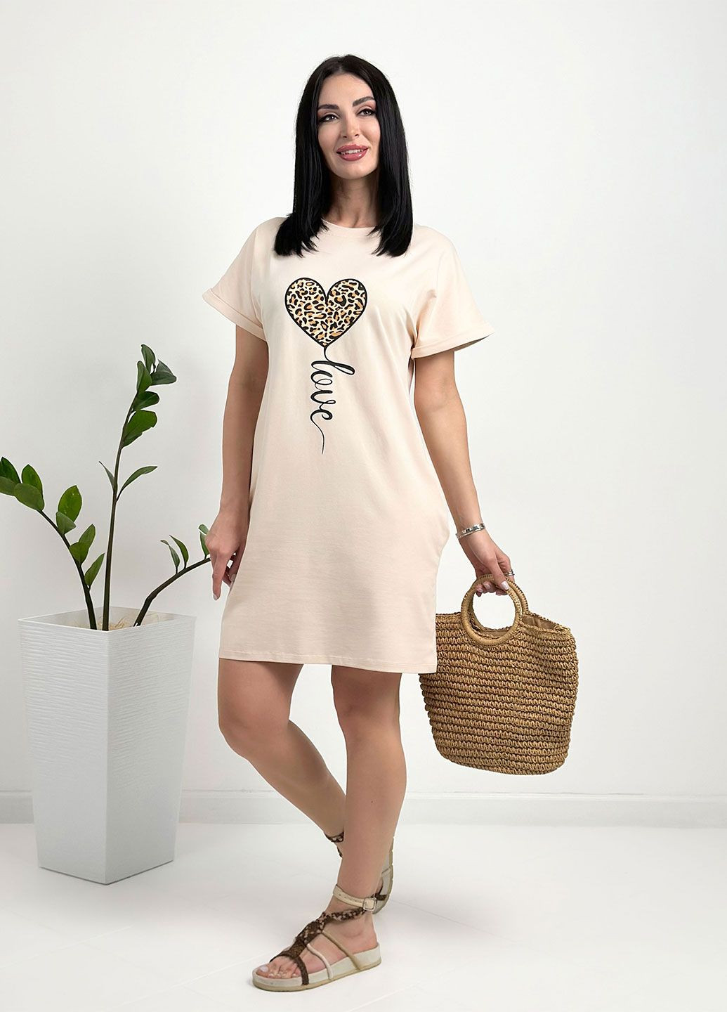 Бежева жіноча сукня з малюнком сукня-футболка Fashion Girl з малюнком