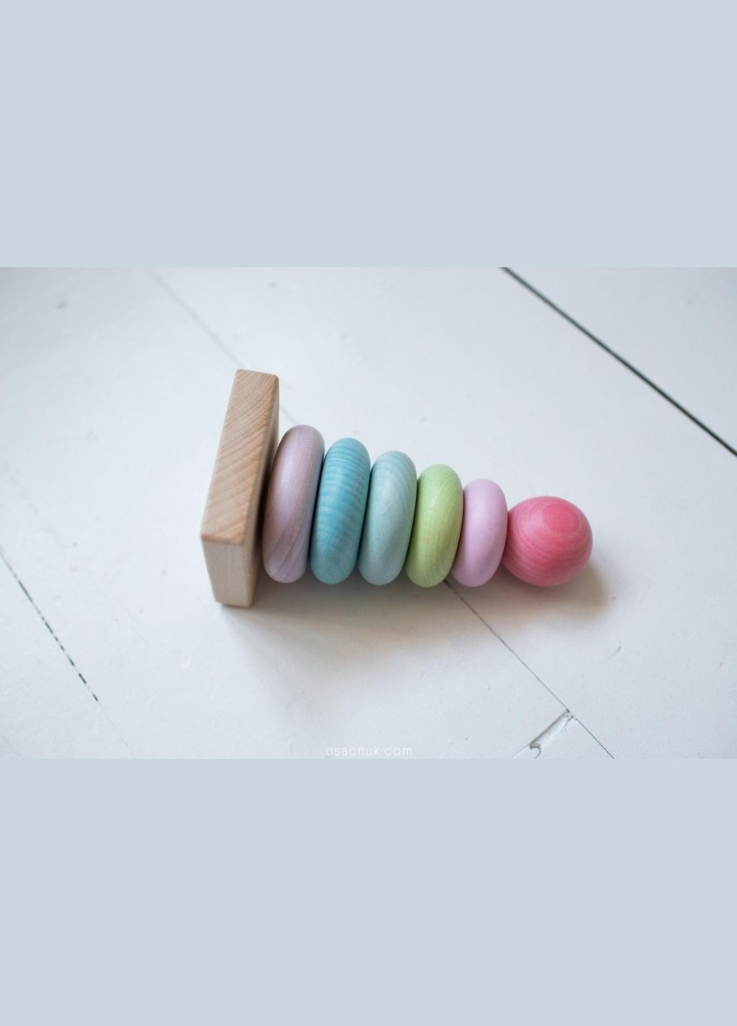 Пірамідка різнокольорова класична дерев'яна дитяча екопродукт логічна іграшка для малюків 7 деталей 7х15см (KD-234-3) HM furnitura (330610603)