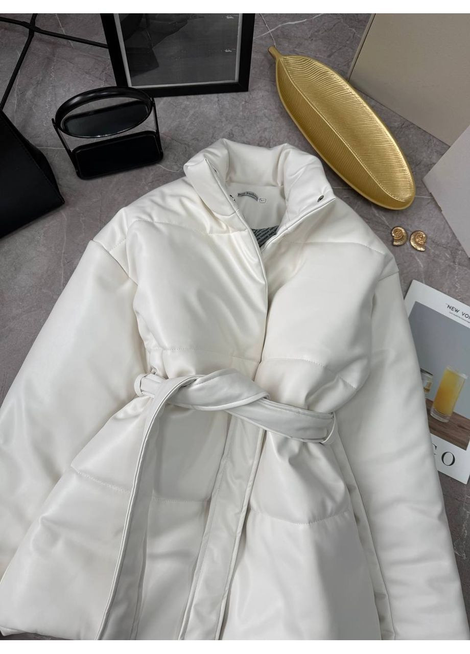 Молочная демисезонная куртка женская из эко-кожи No Brand