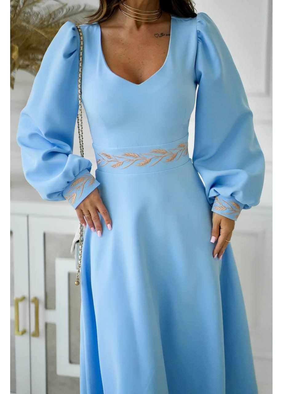Голубое праздничный, вечернее женское платье меди с вышивкой на талии MonCher