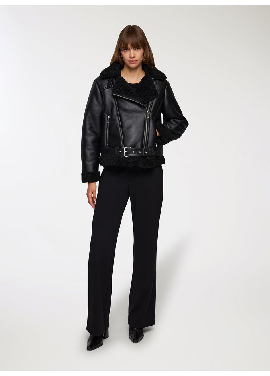 Чорна демісезонна куртка жін Terranova