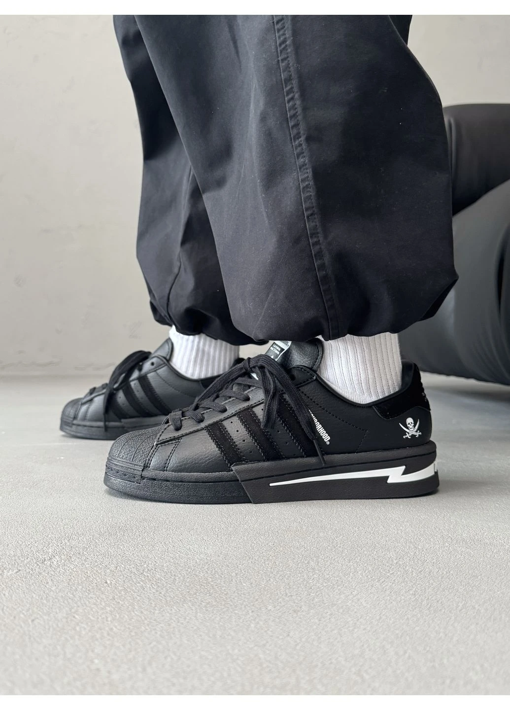 КРОССОВКИ ЖЕНСКИЕ ADIDAS SUPERSTAR X NEIGHBORHOOD BLACK/WHITE АДИДАС СУПЕРСТАР БЕЛЫЕ No Brand белые демисезоны (392004037)