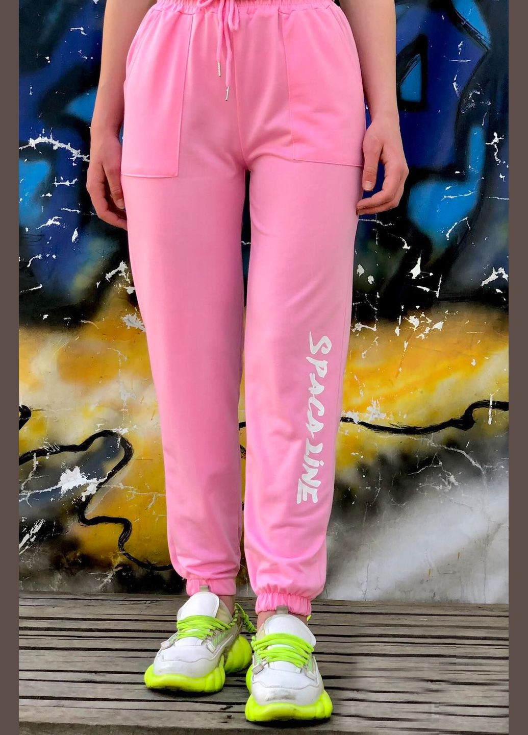 Спортивные штаны женские розового цвета Let's Shop (294817044)