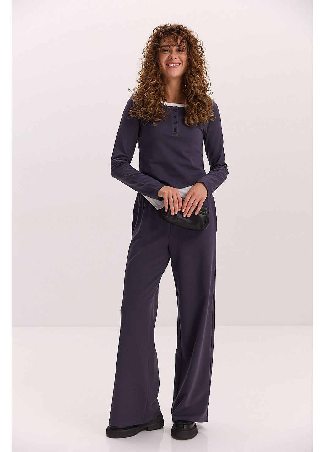 Жіночий спортивний костюм із трикотажу світло-бежевий із молочною вставкою Arjen (353305950)