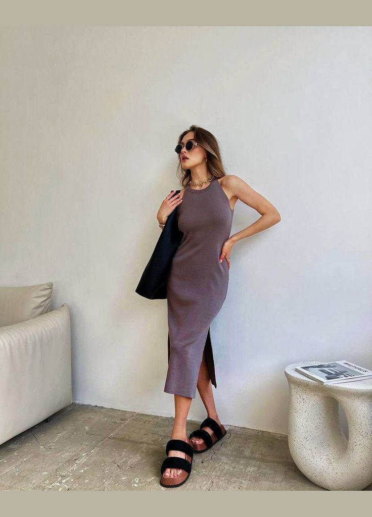 Коричнева кежуал легка силуетна сукня в рубчик силуетна Adelante однотонна