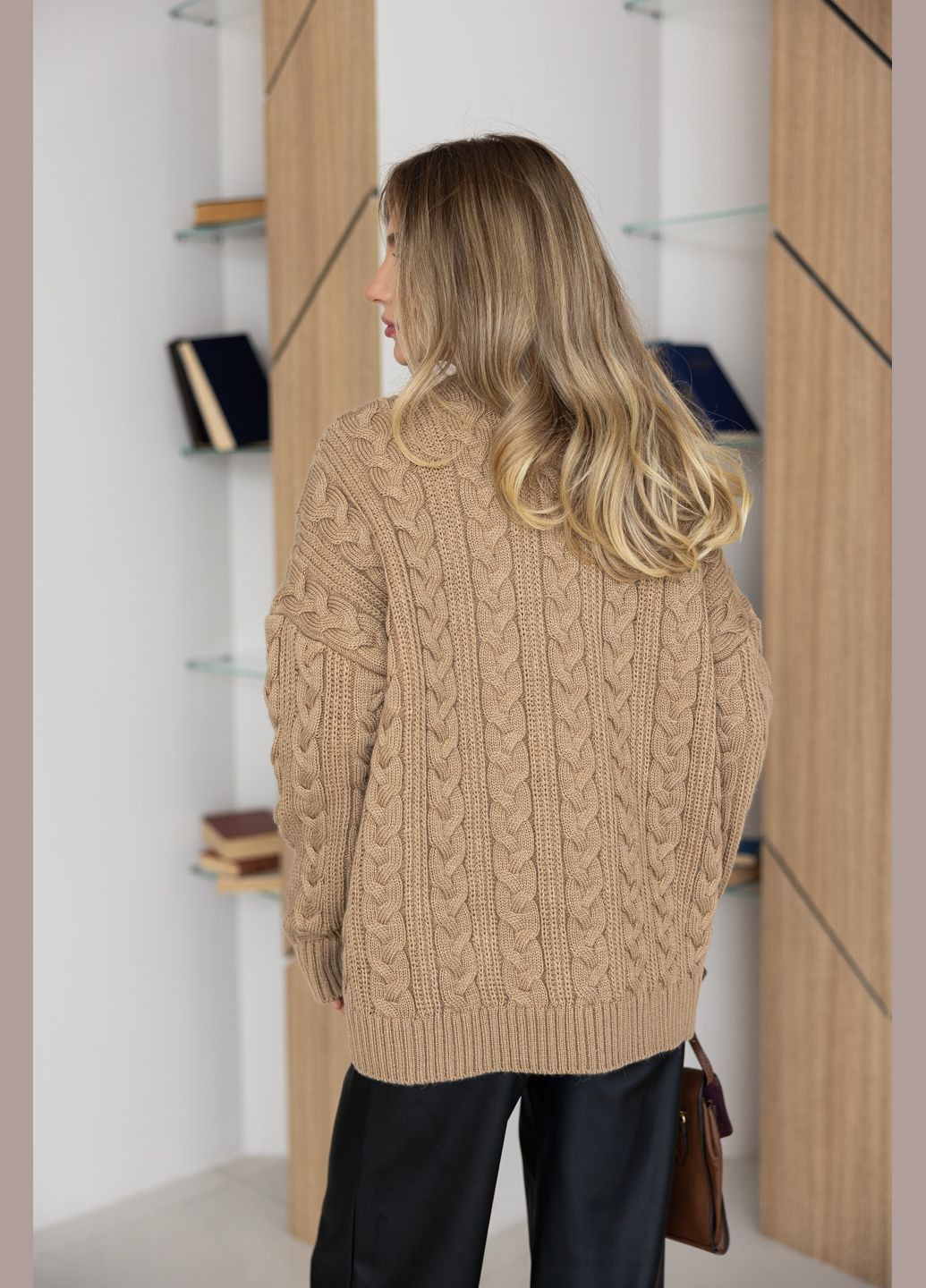 Світло-коричневий демісезонний светр джемпер Larionoff