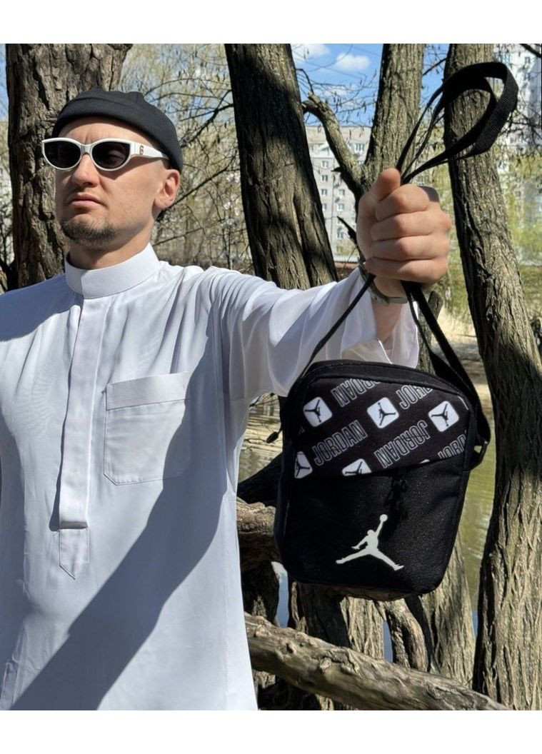 Барсетка в чорному кольорі - надійний аксесуар для міста No Brand (365592422)