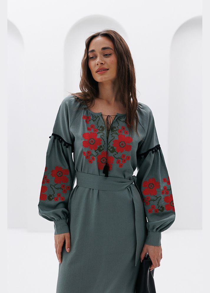 Зелена довге плаття-вишиванка бежеве з червоними маками хрестиком Arjen льон (297574688)