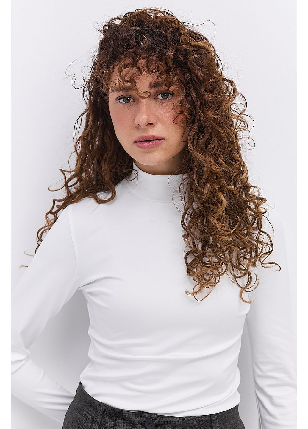 Женский лонгслив с воротником-стойкой и вырезом для пальчика с анималистическим принтом Arjen (365564645)