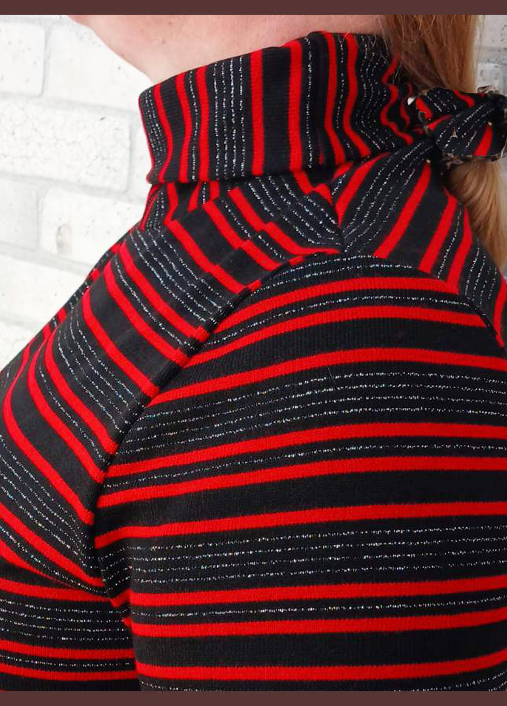 Комбинированный демисезонный вязаная женская водолазка теплая с высоким горлом, в черно красную полоску, вязаный акрил No Brand