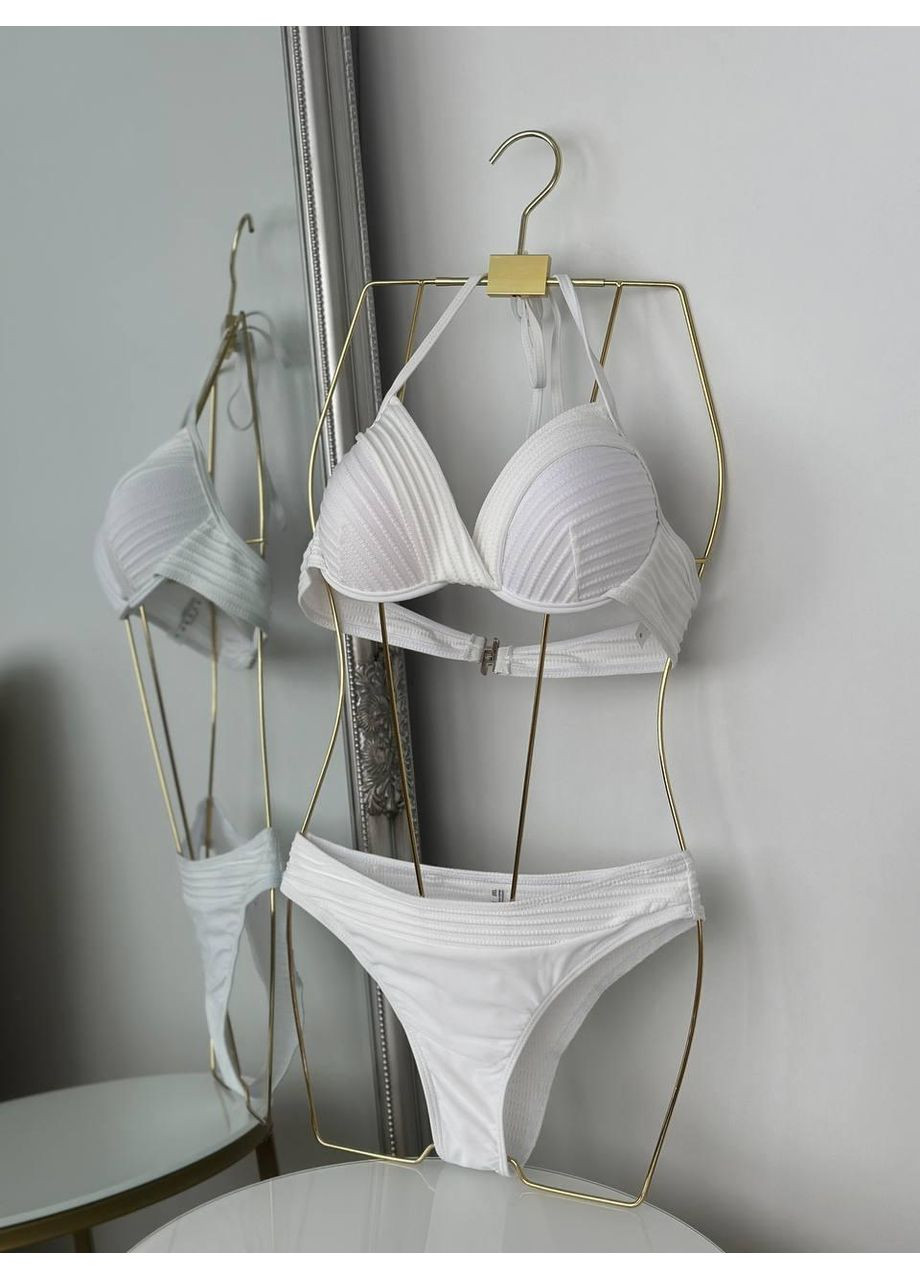 Белый летний женский купальник с формованными чашками и драпировкой / женский стильный купальник белый фактурный с поддержкой No Brand