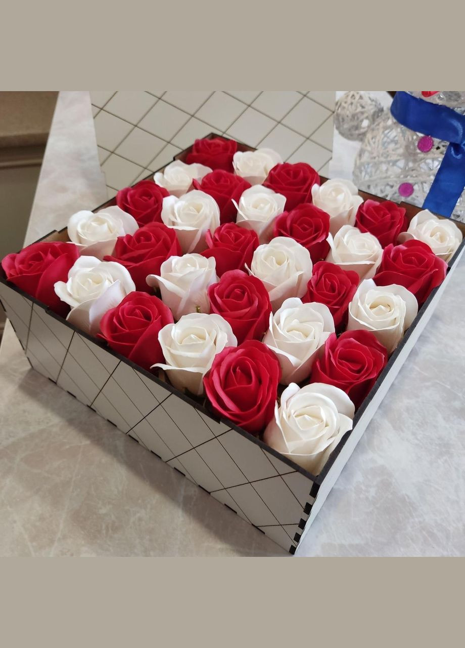 Подарочный бокс с розами для девушки на день рождения 8 марта день влюбленных (ar35) No Brand (315888816)