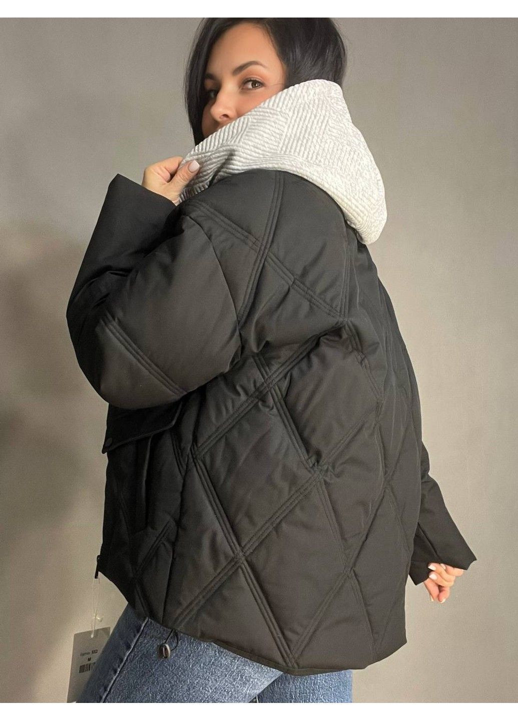 Чорна демісезонна куртка жіноча joy one 552 демісезонна оверсайз трикотажна вставка з капюшоном подвійна застібка чорна No Brand