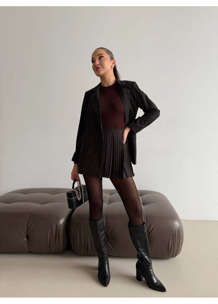 Жіночий костюм із міні-спідницею та подовженим піджаком в смужку MonCher (361057436)