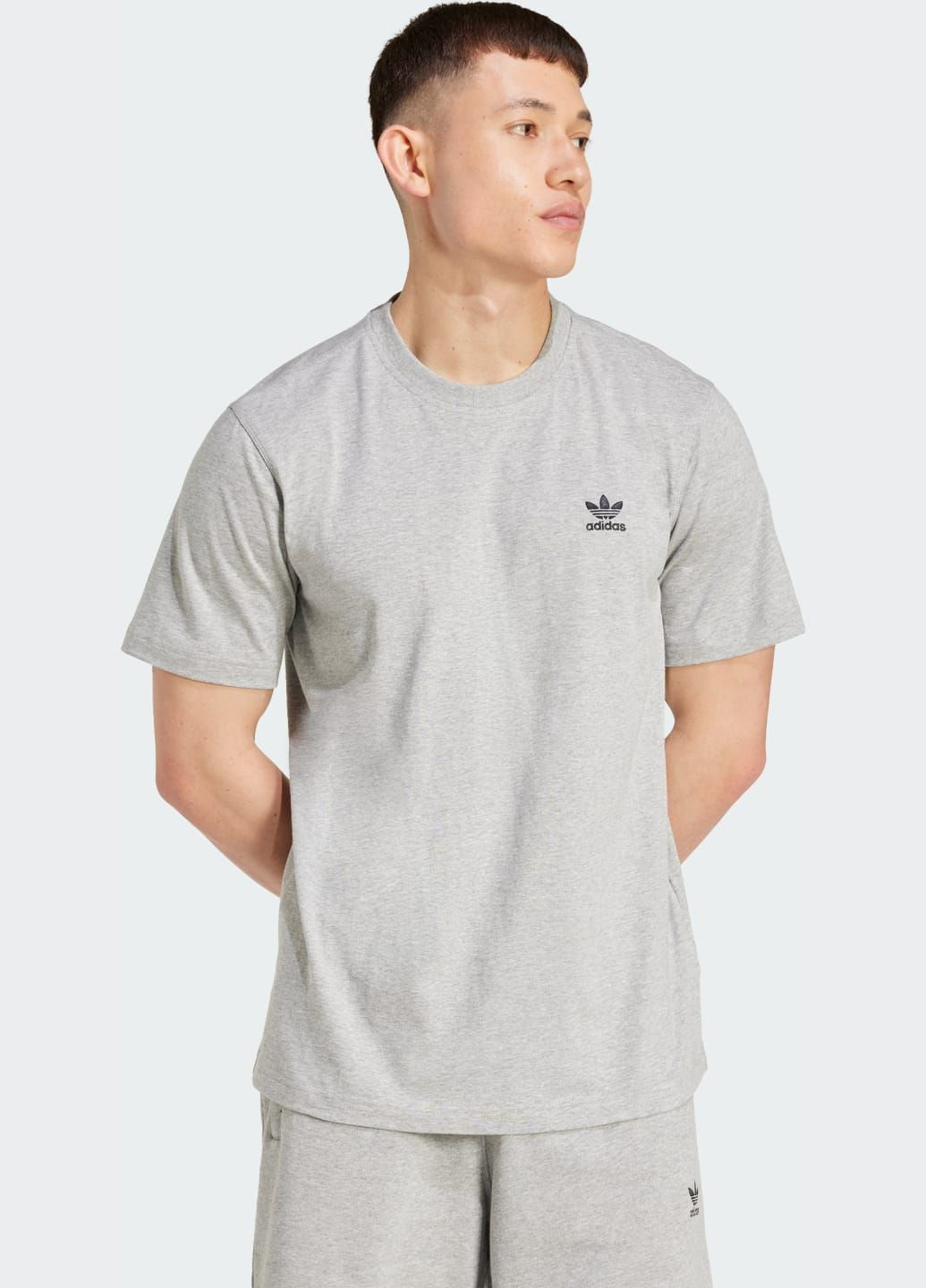 Сіра футболка trefoil essentials adidas