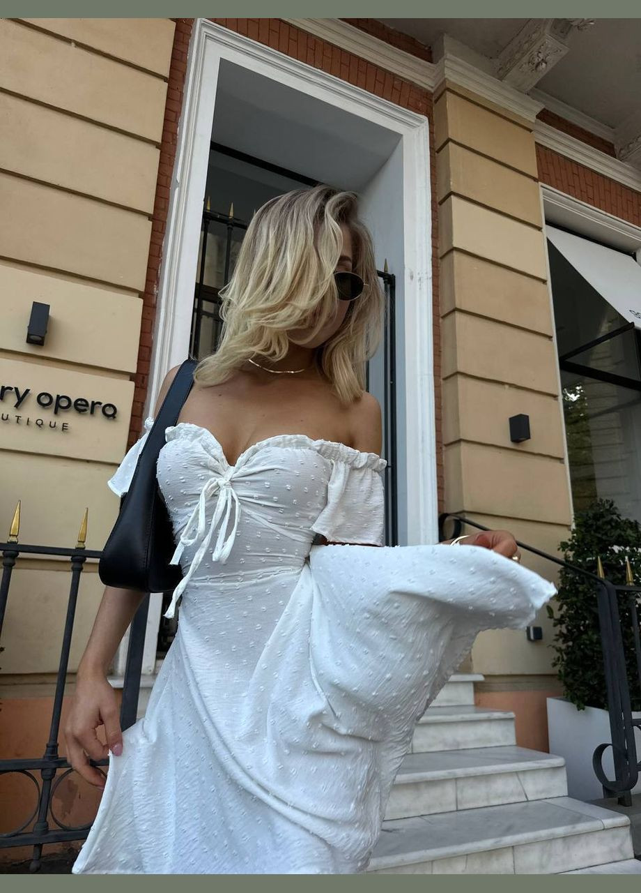 Белое праздничный изысканное, легкое платье с открытыми плечами клеш Adelante однотонное