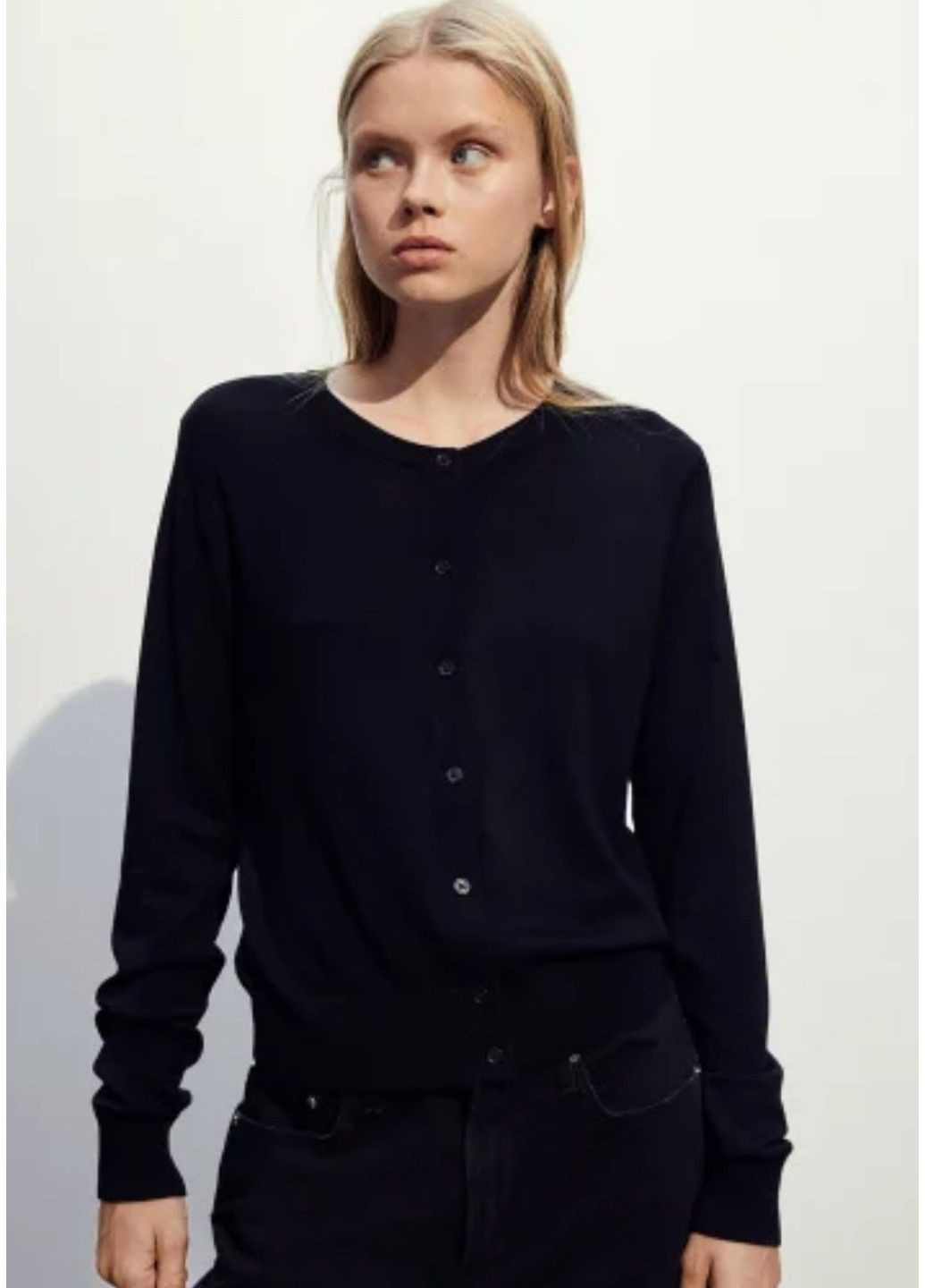Черный демисезонный женский свитер тонкой вязки на пуговицах н&м (56586) xs черный H&M