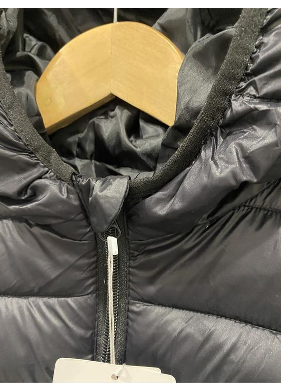 Черная демисезонная куртка для мальчика BabyStyle