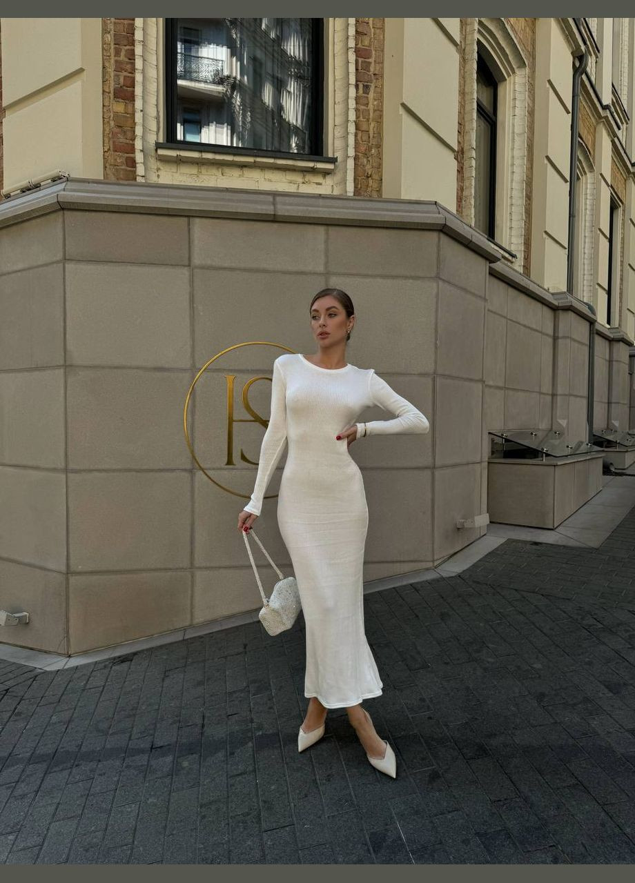 Молочное нежное молочное платье-макси из рубчика с длинным рукавом, трендовое утеплённое приталенное платье в размере 42-46 No Brand однотонное