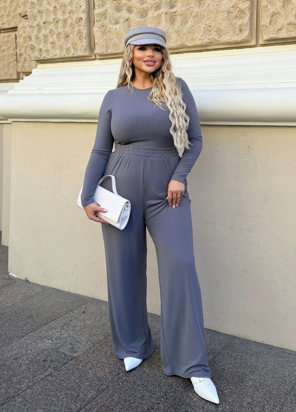 Трикотажний костюм жіночий в рубчик (лонгслів + штани) No Brand (360558400)