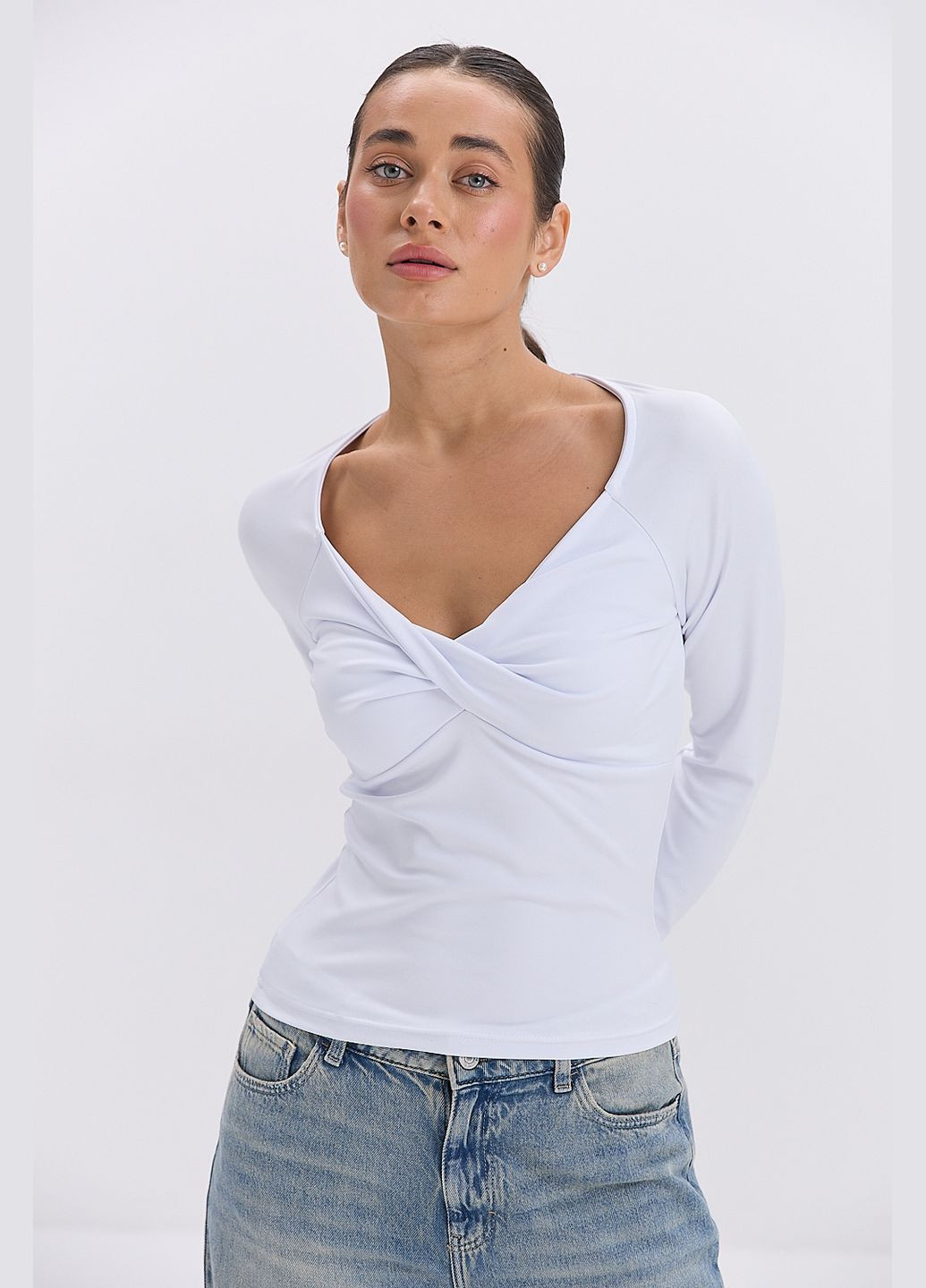 Жіночий лонгслів чорний з вузлом на грудях Arjen (324392486)