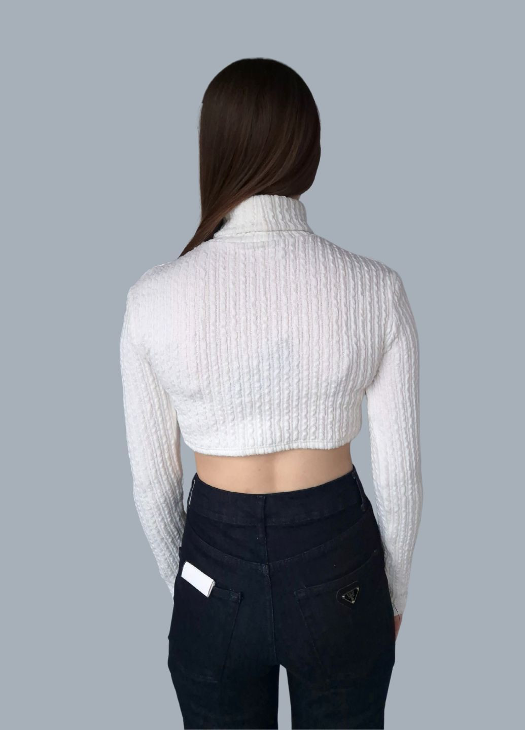 Молочний демісезонний светр жіночий укорочений однотонний Bershka