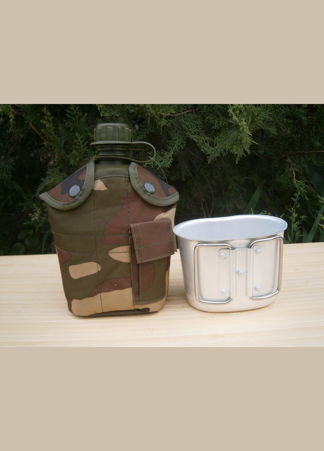 Фляга з кружкою US Вottle 1 л пластикова в чохлі Woodland No Brand (302391925)