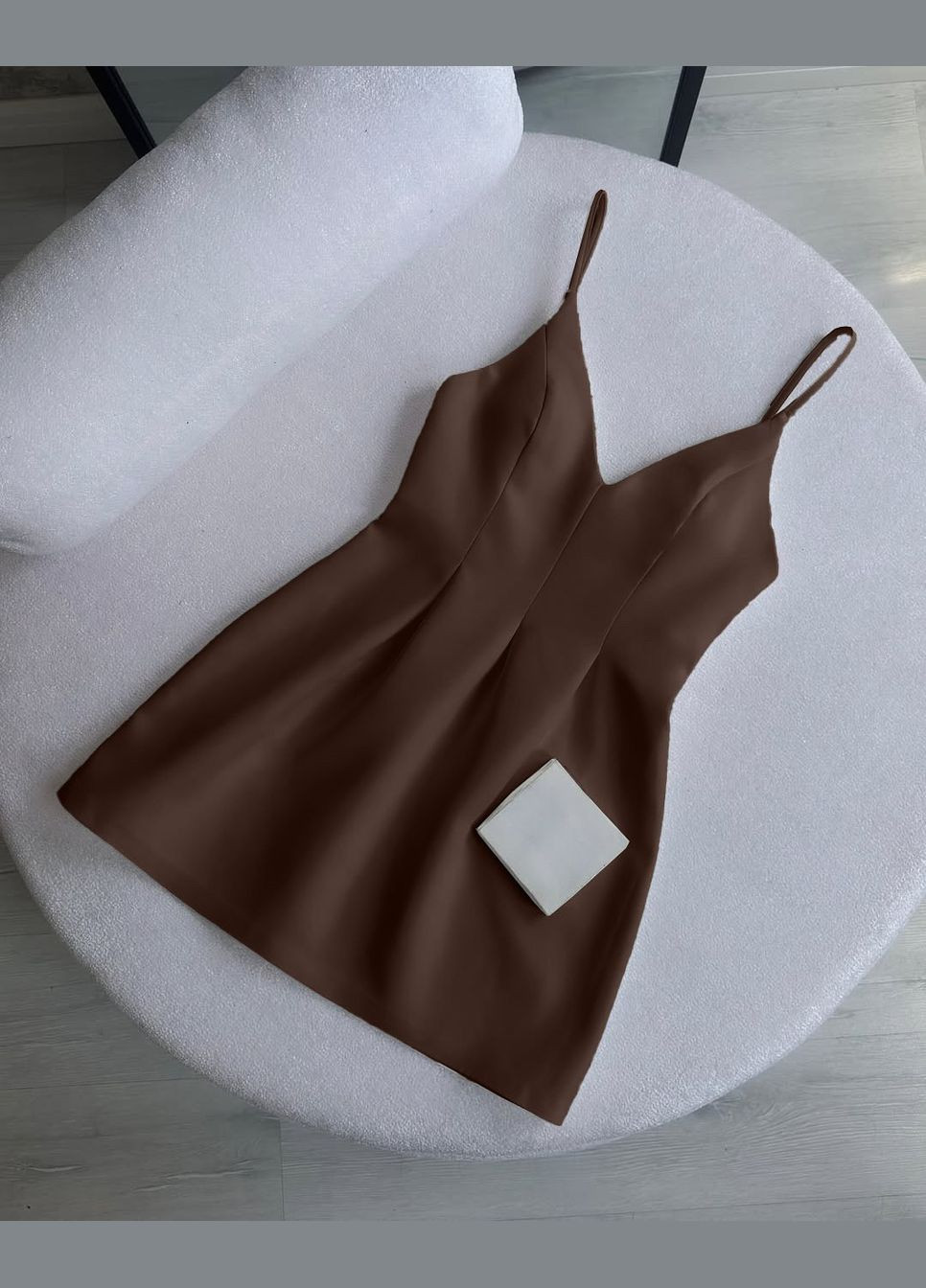 Коричневое деловое, кэжуал платье футляр No Brand однотонное