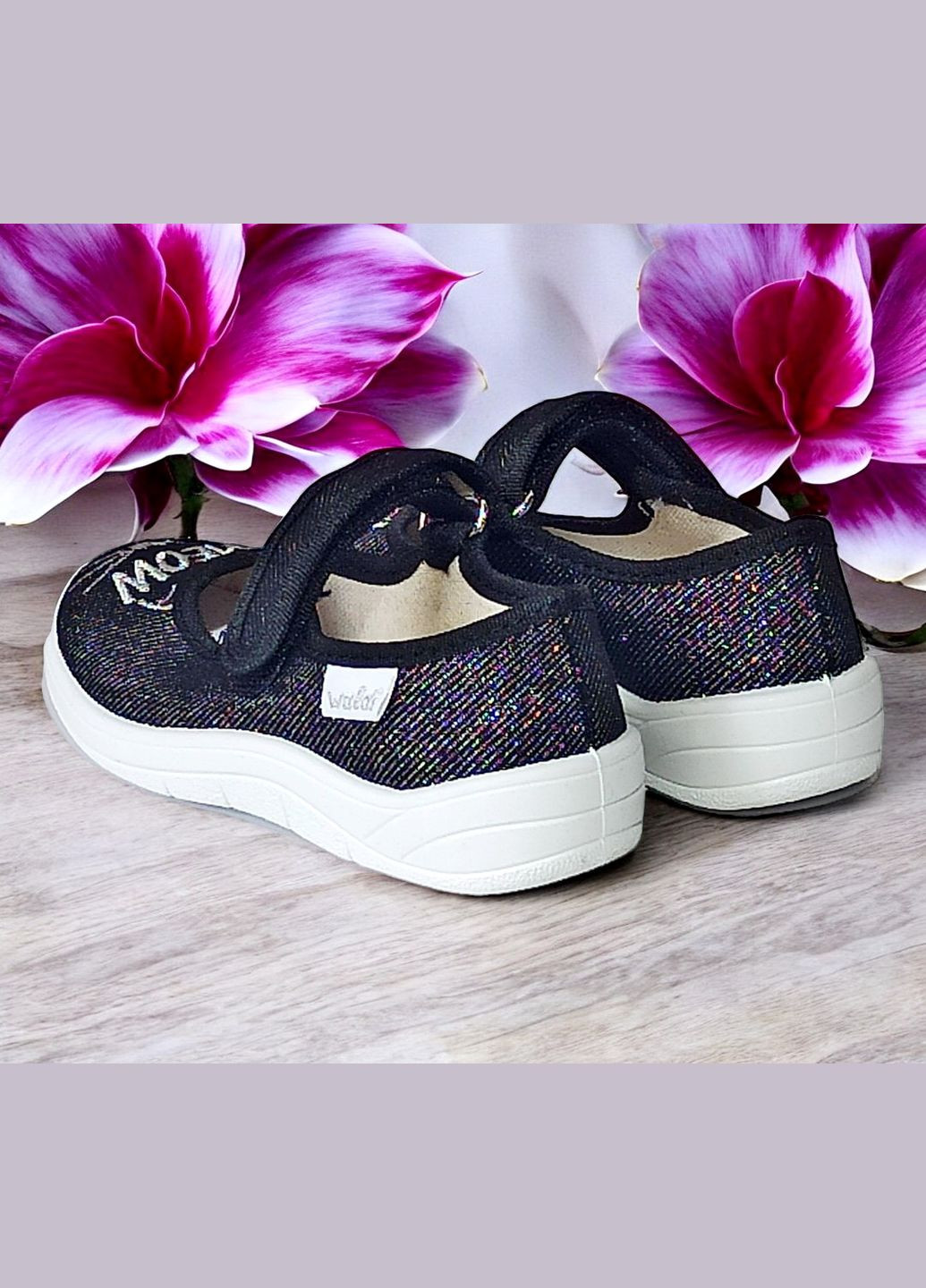 Черные ортопедические тапочки на липучке для девочки сменная обувь в садик школу сменка валди Waldi с вышивкой