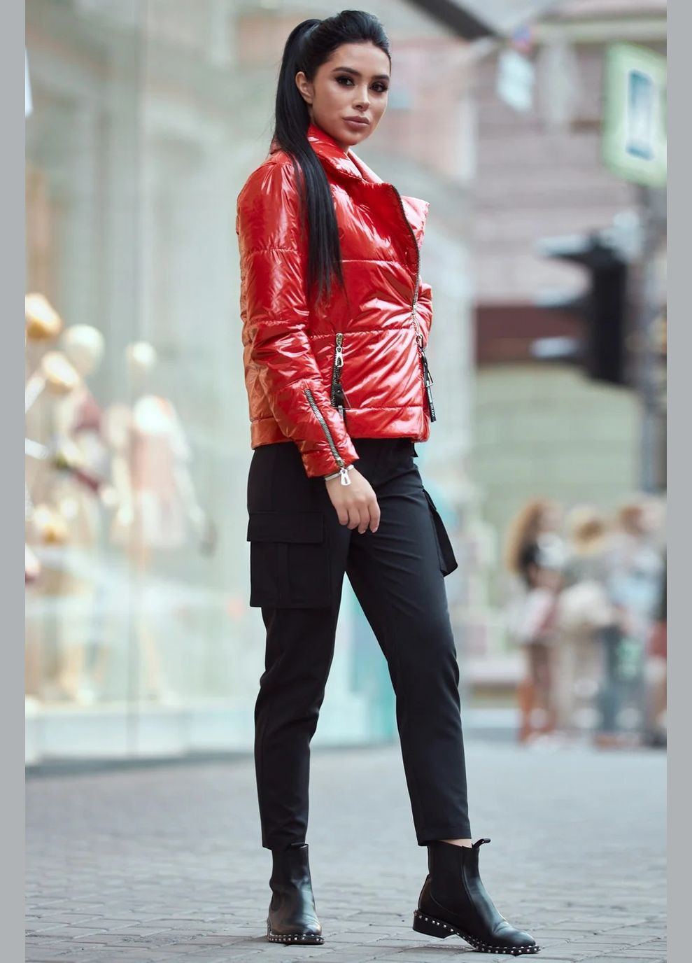 Красная демисезонная куртка-косуха Seventeen