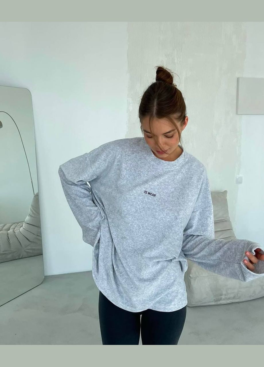 Жіночий лонгслів з вишивкою, з м'якого велюру, приємний до тіла, світло-сірого кольору, стильний і комфортний No Brand (322700766)