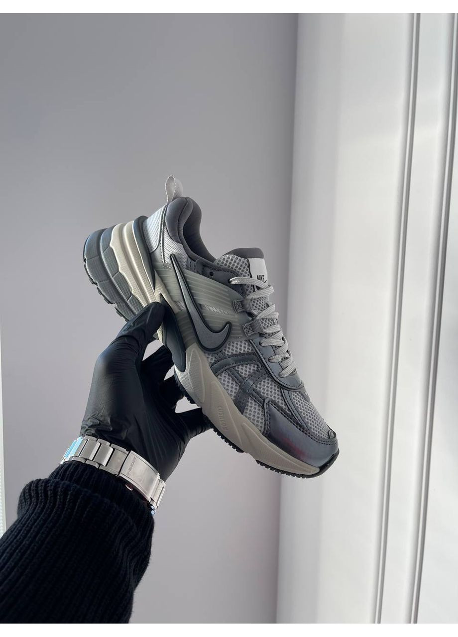 Сірі Осінні кросівки чоловічі і жіночі nike runtekk v2k summit white metalic silver | найк рантекк в2к сірі білі No Brand