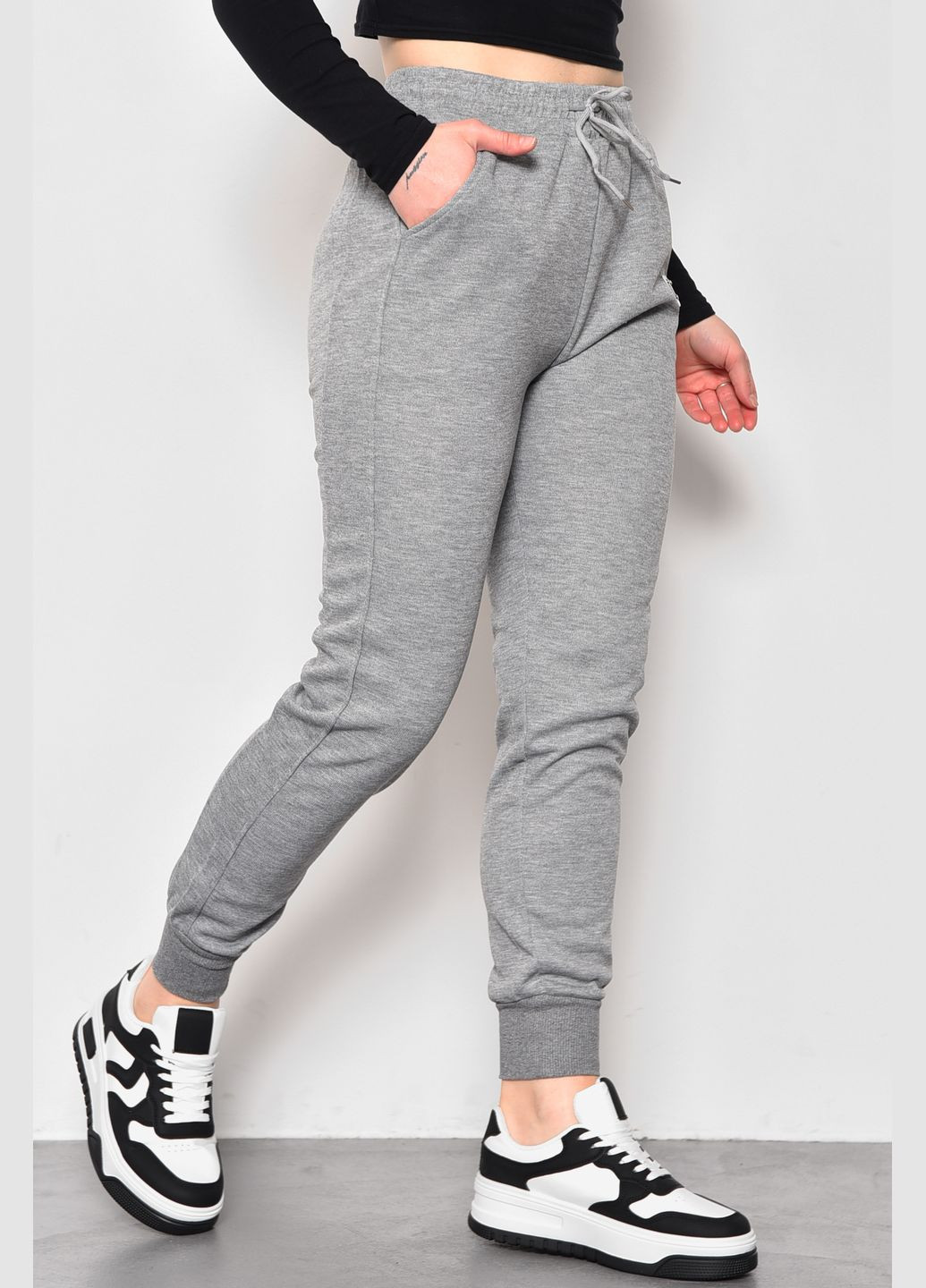 Спортивні штани жіночі трикотажні сірого кольору Let's Shop (279724058)