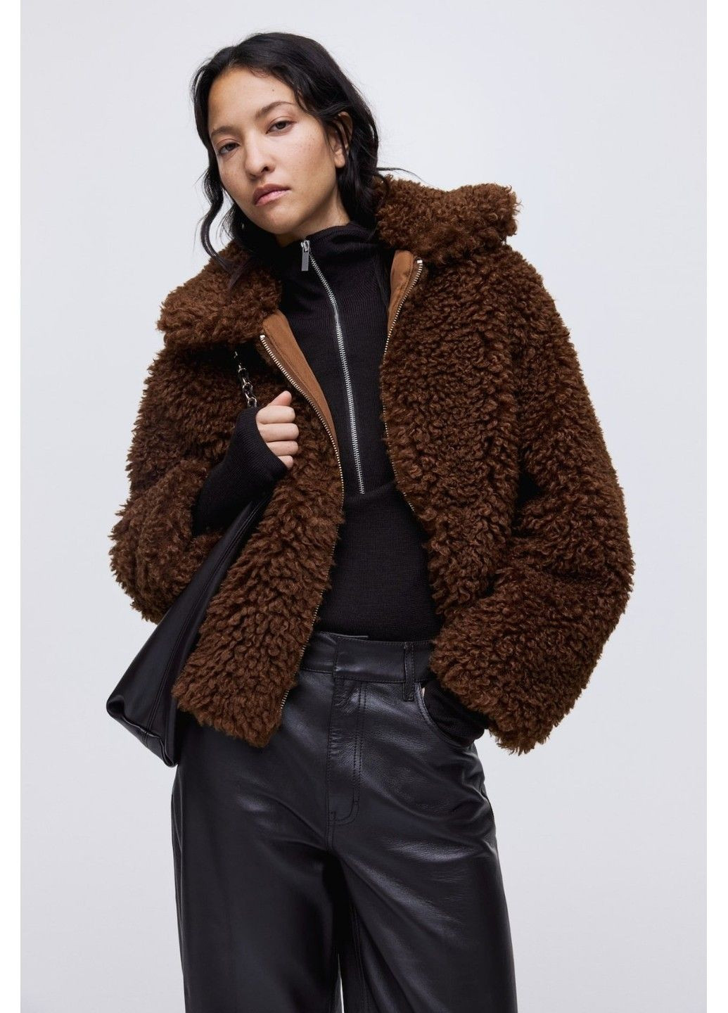 Темно-коричневая демисезонная женская плюшевая куртка tady (58705) xs темно-коричневая H&M