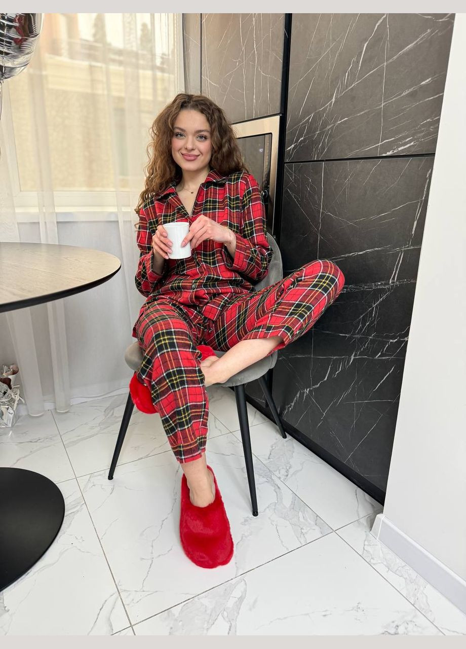 Алая уютная красивая пижама красного цвета в клетку No Brand