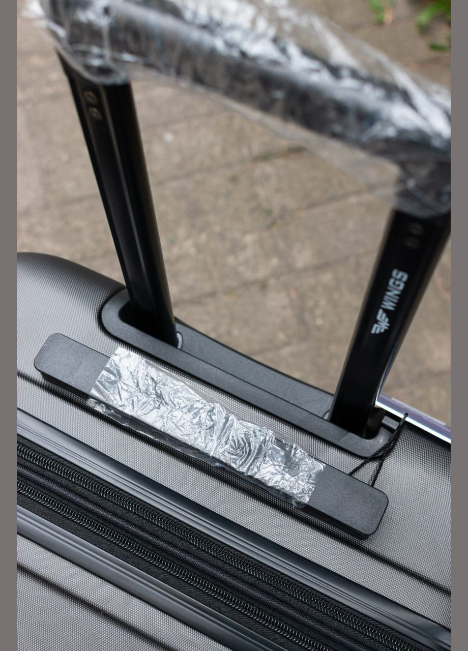 Валіза пластикова середня M з розширенням, колір чорний Wings 149 (346818680)