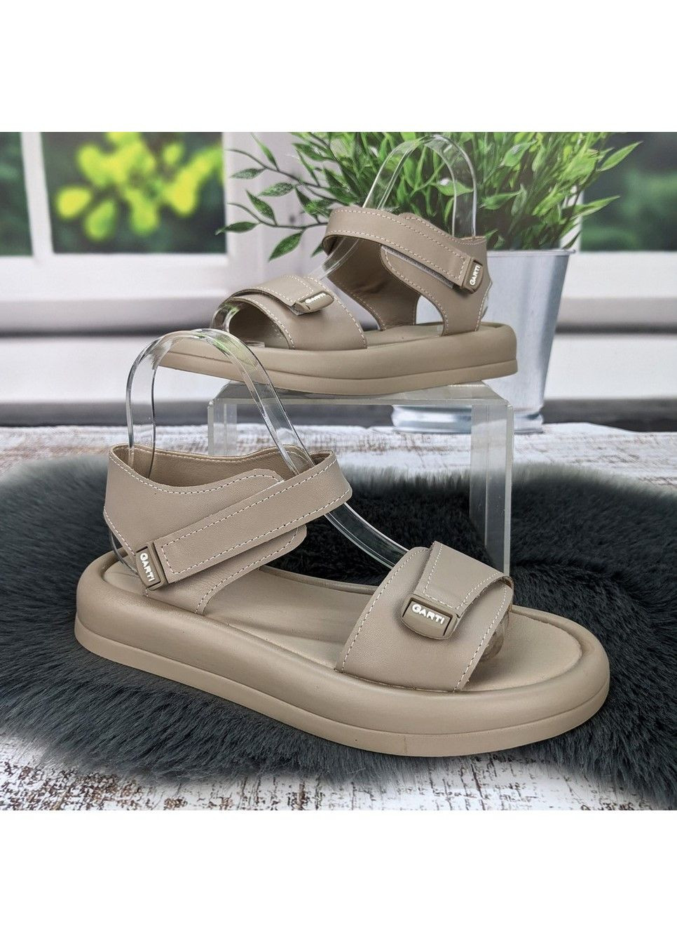 Бежевые босоножки женские Fashion на липучке