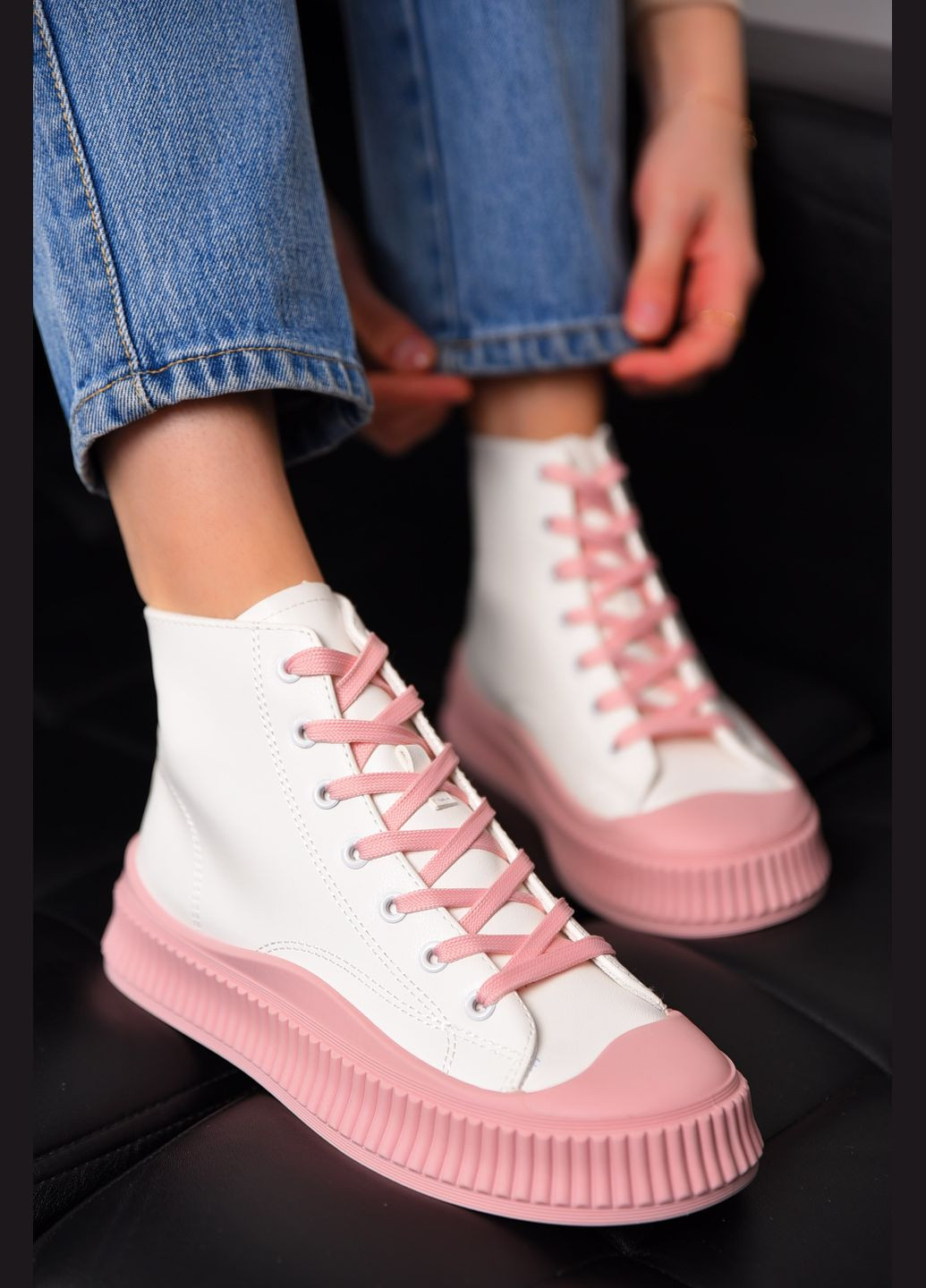 Белые кеды женские высокие бело-розового цвета на шнуровке Let's Shop