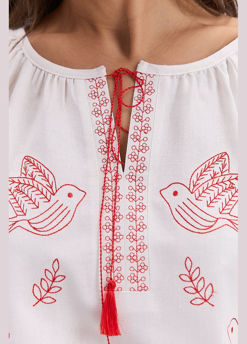 Красная женская вышиванка с цветами и птичками гладью Arjen (323465586)
