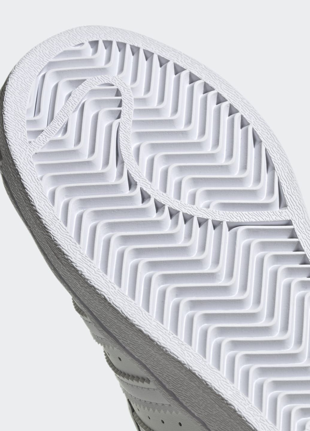 Білі всесезонні кросівки superstar adidas