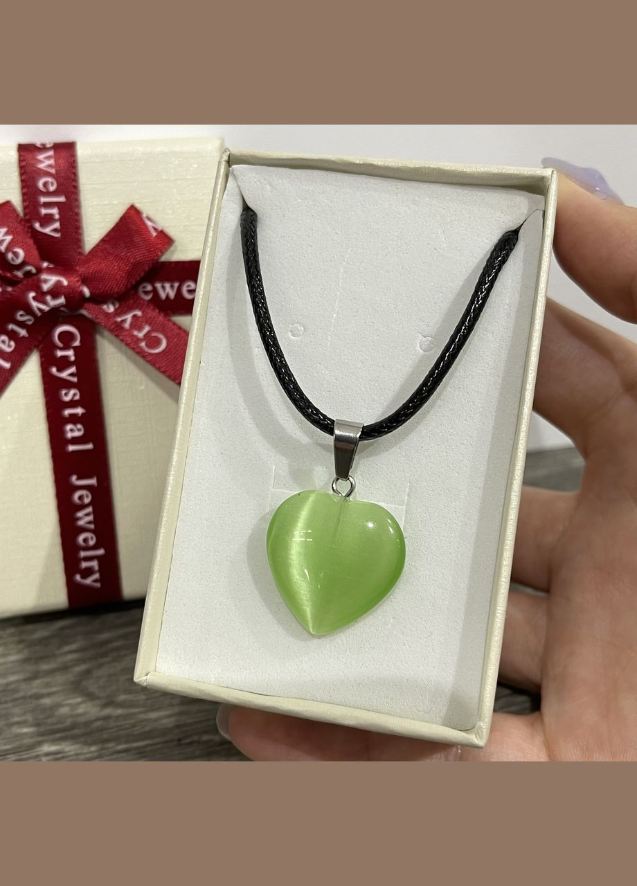 Кулон с натуральным камнем Улексит зеленый кошачий глаз в форме сердца на шнурке в подарочной коробочке No Brand (331291754)