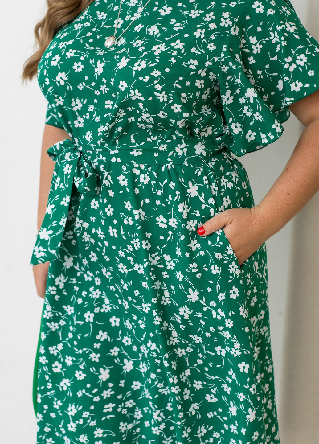 Зеленое повседневный, кэжуал платье летнее из штапеля миди с поясом колокол, а-силуэт No Brand с цветочным принтом