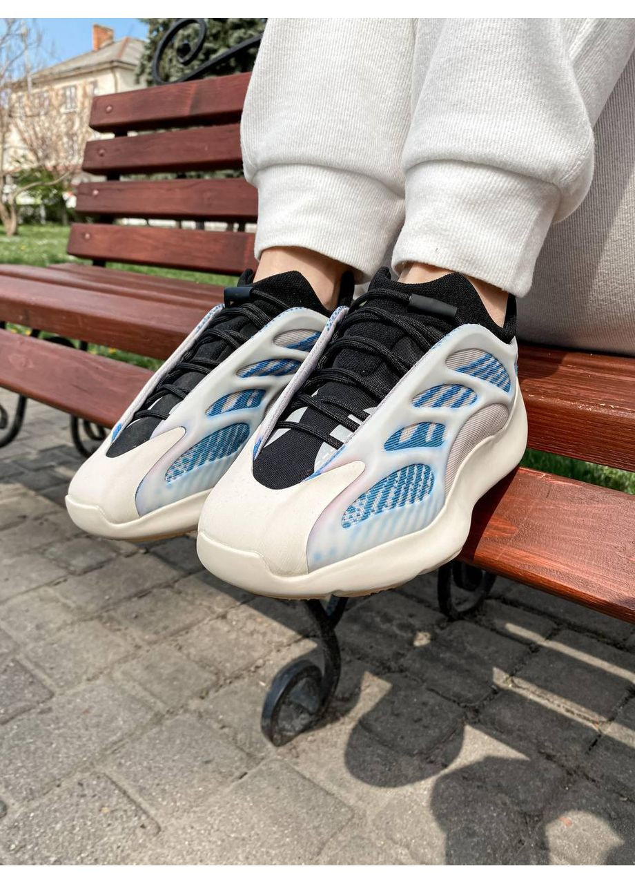 КРОСІВКИ ЖІНОЧІ ADIDAS YEEZY BOOST 700 V3 KYANITE АДІДАС ІЗІ БУСТ No Brand чорні демісезони (369389393)