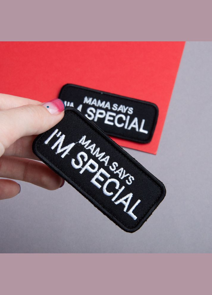 Набір шевронів 2 шт з липучкою "Mama says I am special" 4x9 см "Мама каже, я особливий" вишитий патч шеврон IDEIA (313236619)