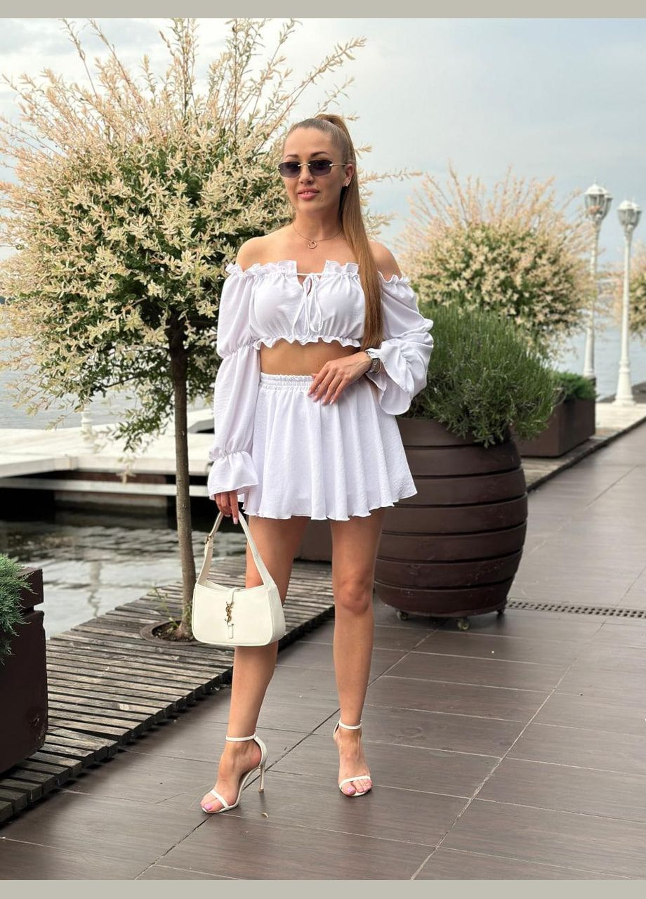 Костюм женский из креп жатки топ с длинными рукавами и юбка-шорты Белый Maybel (335011335)