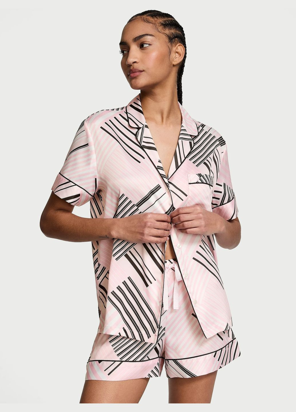 Розовая всесезон сатиновая пижама рубашка + шорты Victoria's Secret Glazed Satin Short Pajama Set