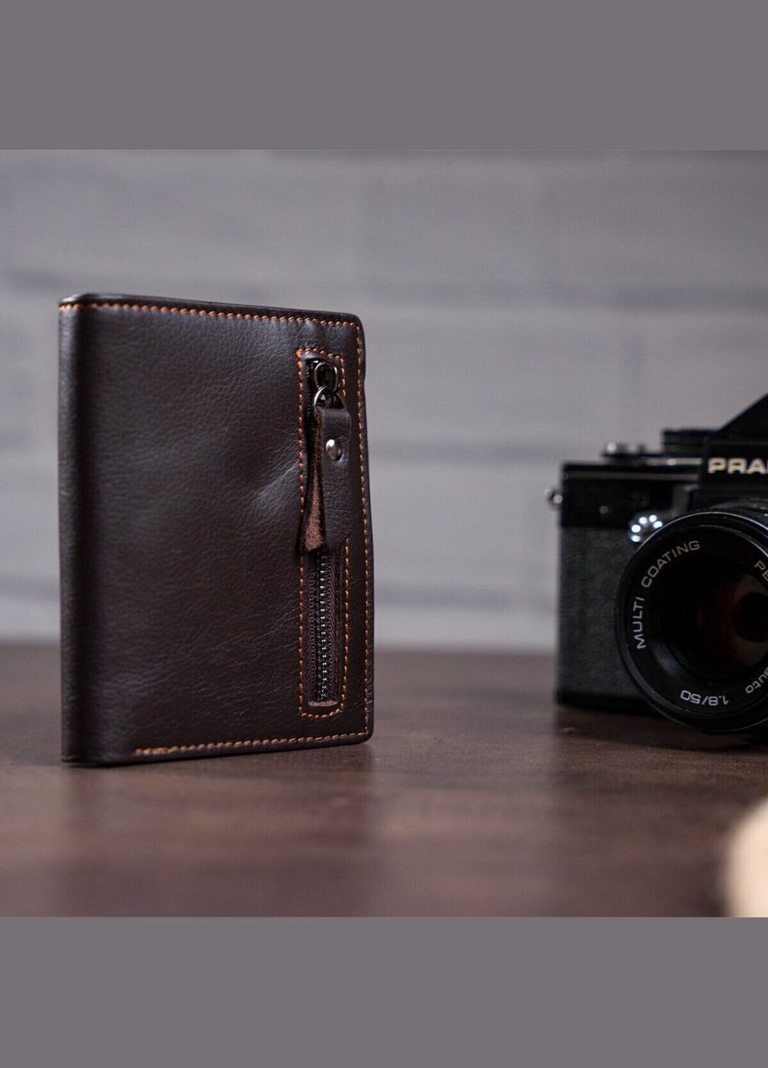 Чоловічий шкіряний гаманець вертикальний з кишенями та хлястиком коричневий (sku_14687) No Brand (327819915)